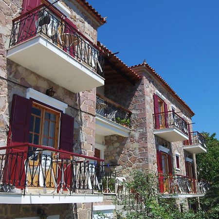 The Schoolmistress With The Golden Eyes, Studios & Rooms ميثيمْنا المظهر الخارجي الصورة