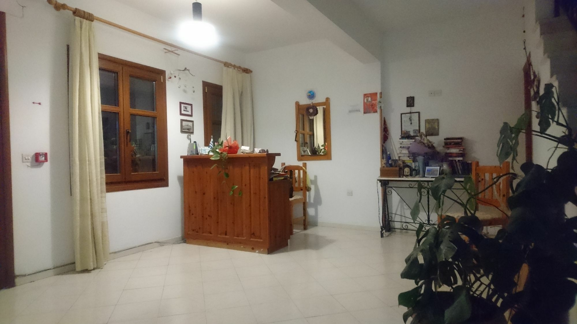 The Schoolmistress With The Golden Eyes, Studios & Rooms ميثيمْنا المظهر الخارجي الصورة